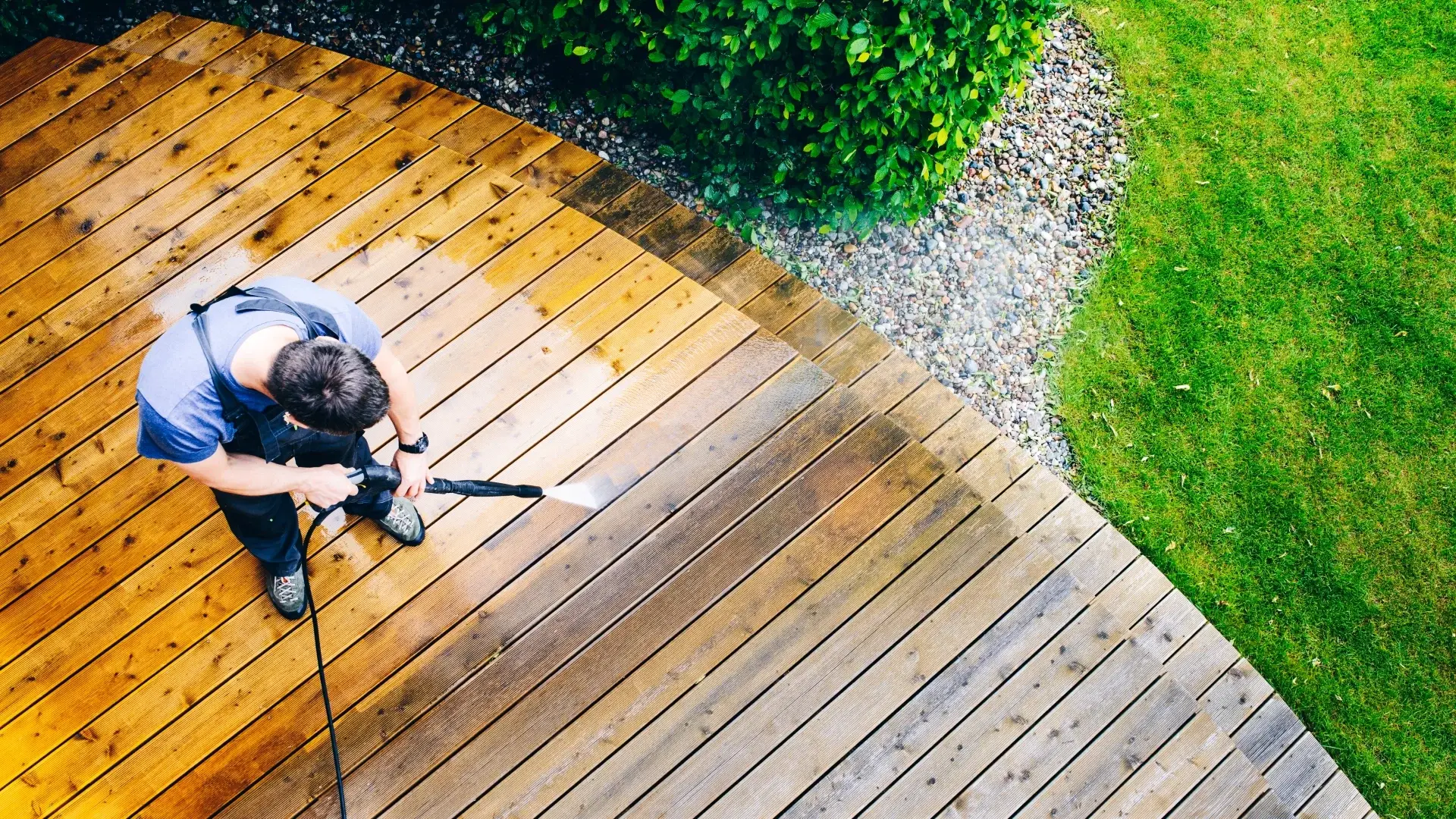 Deck and fence cleaning by Walden Window and Pressure Washing in Indianapolis